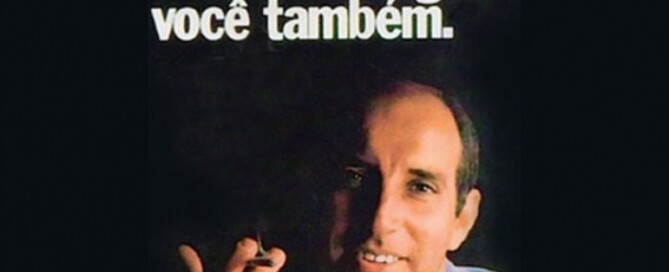 Anúncio dos cigarros Vila Rica, mostrando o ex-jogador da seleção de 1970 Gérson, com um cigarro aceso na mão e a frase: "Leve vantagem você também"