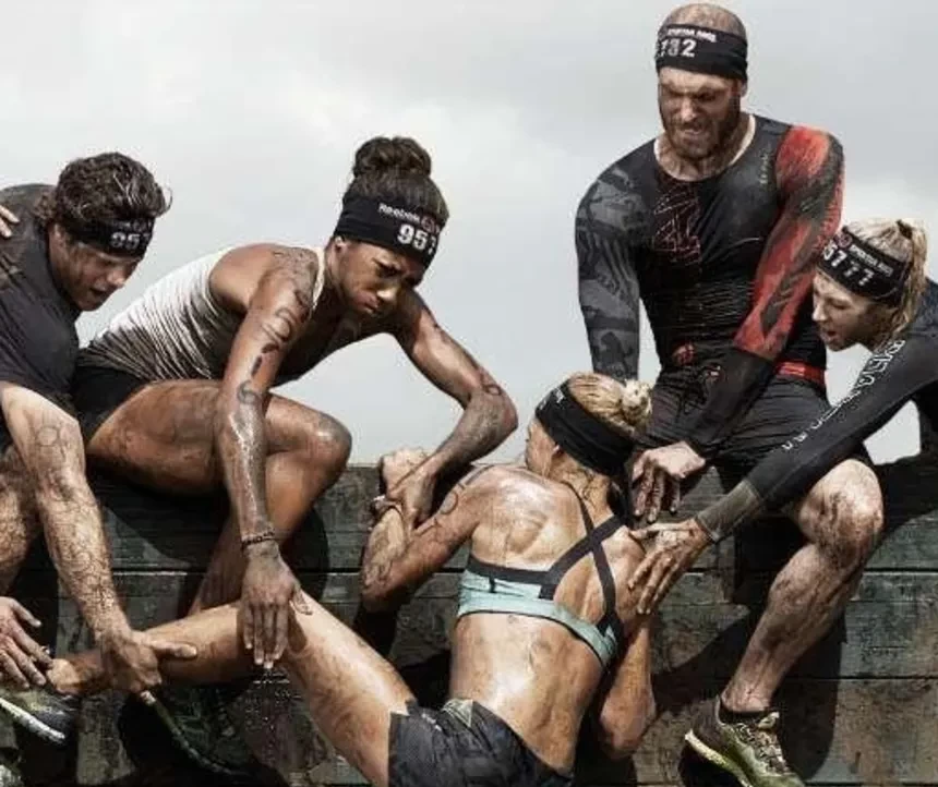 Dois homens e duas mulheres - todos muito sujos e enlameados - tentam puxar uma terceira mulher para cima de um muro, no que parece ser uma prova de resistência. A imagem simboliza a essência do texto que diz que todos devem trabalhar para ajudar o vendedor - e não o cliente, que pode ficar em segundo lugar.